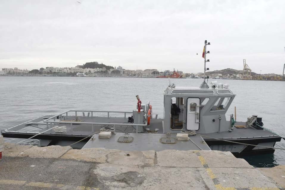 La Armada ya opera la primera de las tres nuevas empujadoras para los submarinos S-80